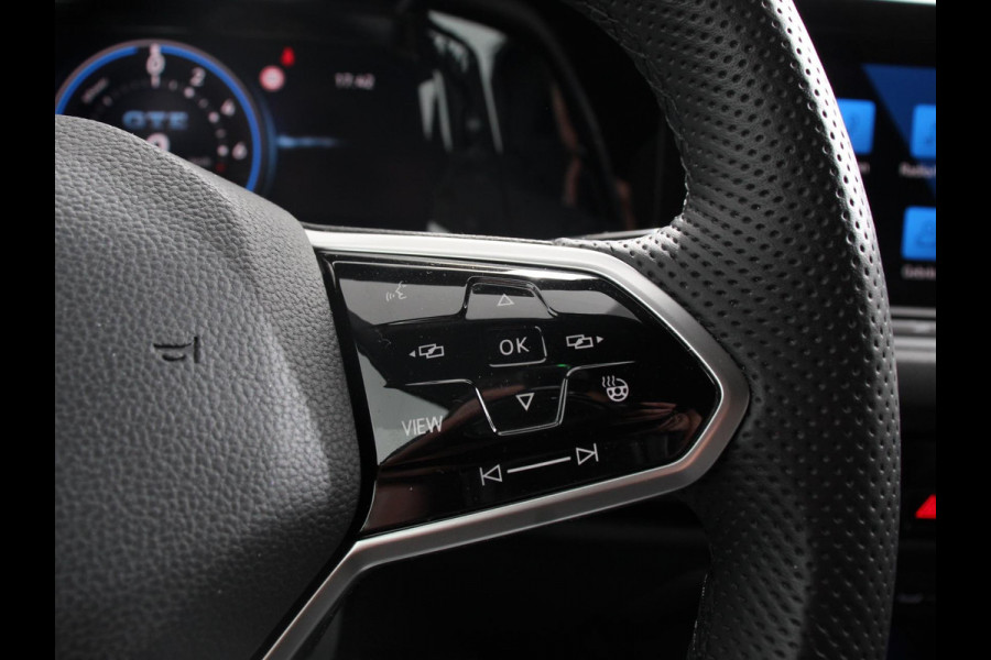 Volkswagen Golf 1.4 eHybrid GTE Automaat Climate Control Adaptieve Cruise Control Digitale Cockpit Sfeerverlichting Stuurwielverwarming Navigatie Apple Carplay/Android Stoelverwarming Achteruitkijk camera