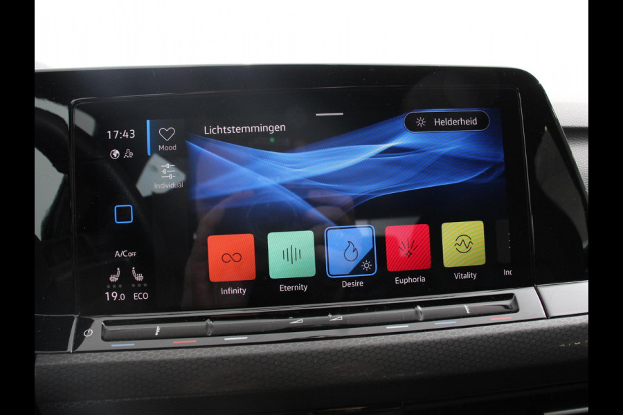 Volkswagen Golf 1.4 eHybrid GTE Automaat Climate Control Adaptieve Cruise Control Digitale Cockpit Sfeerverlichting Stuurwielverwarming Navigatie Apple Carplay/Android Stoelverwarming Achteruitkijk camera