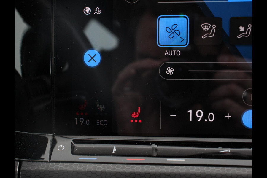 Volkswagen Golf 1.4 eHybrid GTE Automaat Climate Control Adaptieve Cruise Control Digitale Cockpit Sfeerverlichting Stuurwielverwarming Navigatie Apple Carplay/Android Stoelverwarming Achteruitkijk camera
