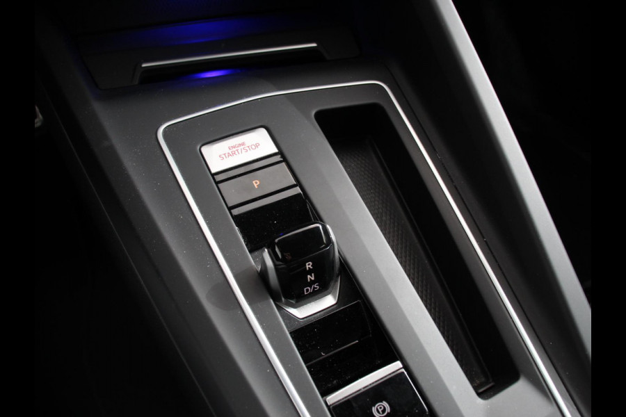 Volkswagen Golf 1.4 eHybrid GTE Automaat Climate Control Adaptieve Cruise Control Digitale Cockpit Sfeerverlichting Stuurwielverwarming Navigatie Apple Carplay/Android Stoelverwarming Achteruitkijk camera
