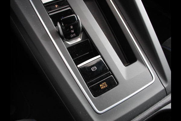 Volkswagen Golf 1.4 eHybrid GTE Automaat Climate Control Adaptieve Cruise Control Digitale Cockpit Sfeerverlichting Stuurwielverwarming Navigatie Apple Carplay/Android Stoelverwarming Achteruitkijk camera