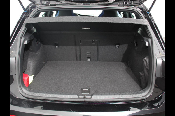 Volkswagen Golf 1.4 eHybrid GTE Automaat Climate Control Adaptieve Cruise Control Digitale Cockpit Sfeerverlichting Stuurwielverwarming Navigatie Apple Carplay/Android Stoelverwarming Achteruitkijk camera