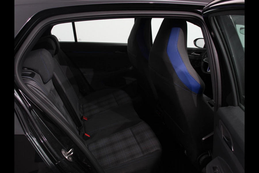 Volkswagen Golf 1.4 eHybrid GTE Automaat Climate Control Adaptieve Cruise Control Digitale Cockpit Sfeerverlichting Stuurwielverwarming Navigatie Apple Carplay/Android Stoelverwarming Achteruitkijk camera