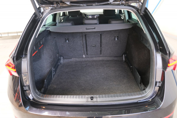 Škoda Octavia Combi 1.0 e-TSI Business Edition Automaat - N.A.P. Airco, Cruise, Navi, PDC, Carplay, Trekhaak.