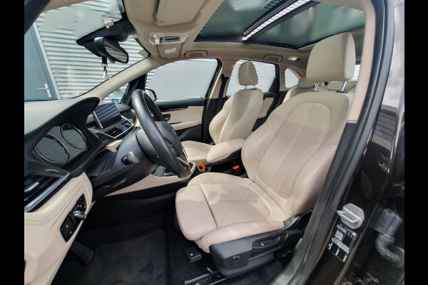 BMW 2 Serie Active Tourer 218i High Executive Luxury Line | Panoramadak | Stoelverwarming | Head-Up Display | Parkeersensoren | Navigatie | Trekhaak | Cruise Control | Climate Control | NAP