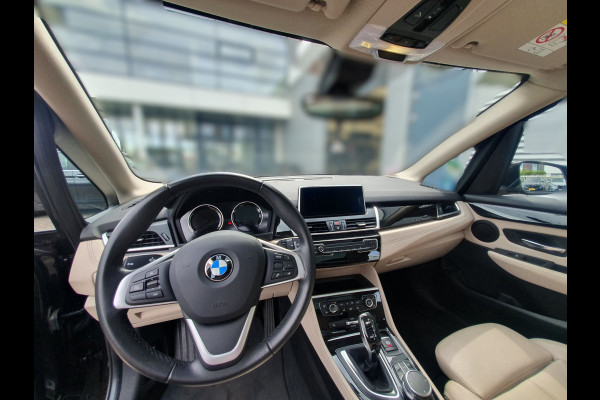 BMW 2 Serie Active Tourer 218i High Executive Luxury Line | Panoramadak | Stoelverwarming | Head-Up Display | Parkeersensoren | Navigatie | Trekhaak | Cruise Control | Climate Control | NAP
