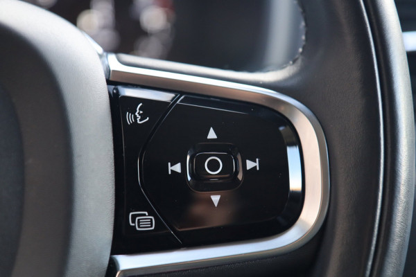 Volvo XC90 2.0 T8 Recharge AWD R-Design / HUD / ACC / KEYLESS / LEDER