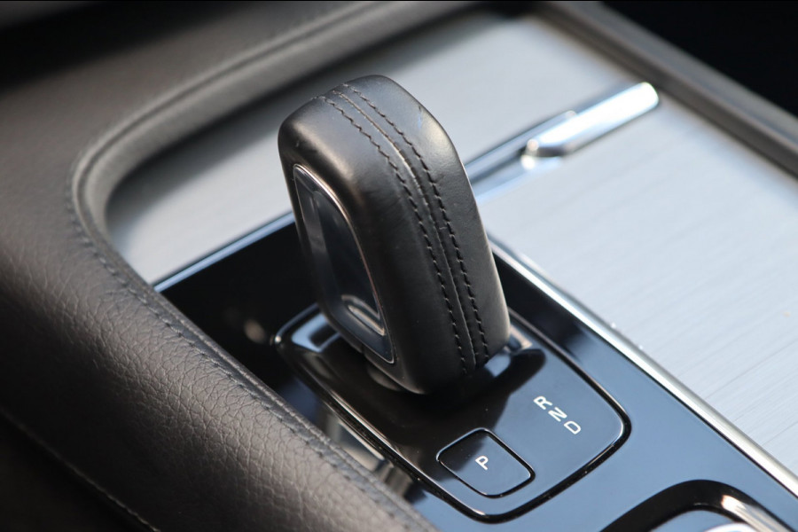 Volvo XC90 2.0 T8 Recharge AWD R-Design / HUD / ACC / KEYLESS / LEDER