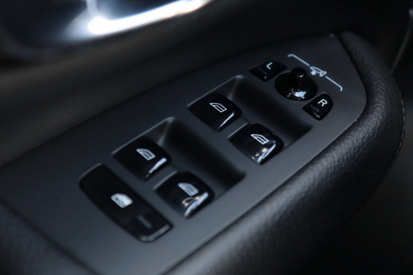 Volvo XC90 2.0 T8 Recharge AWD R-Design / HUD / ACC / KEYLESS / LEDER