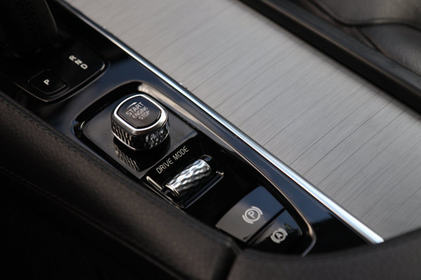 Volvo XC90 2.0 T8 Recharge AWD R-Design / HUD / ACC / KEYLESS / LEDER