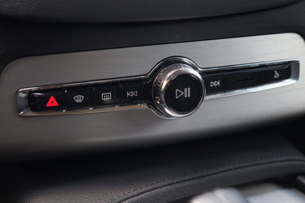 Volvo XC90 2.0 T8 Recharge AWD R-Design / HUD / ACC / KEYLESS / LEDER