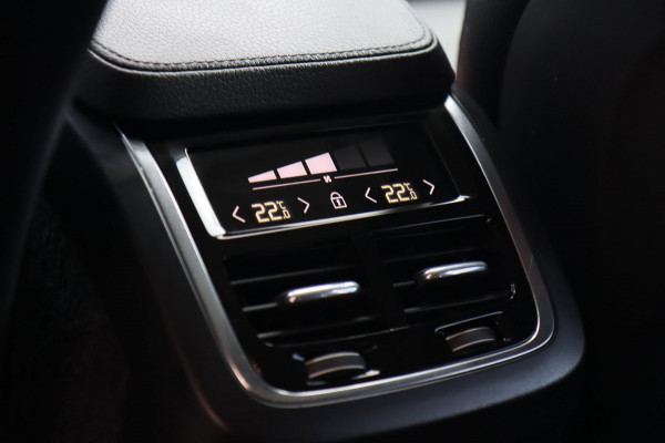 Volvo XC90 2.0 T8 Recharge AWD R-Design / HUD / ACC / KEYLESS / LEDER