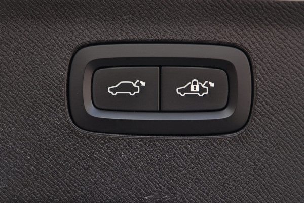 Volvo XC90 2.0 T8 Recharge AWD R-Design / HUD / ACC / KEYLESS / LEDER