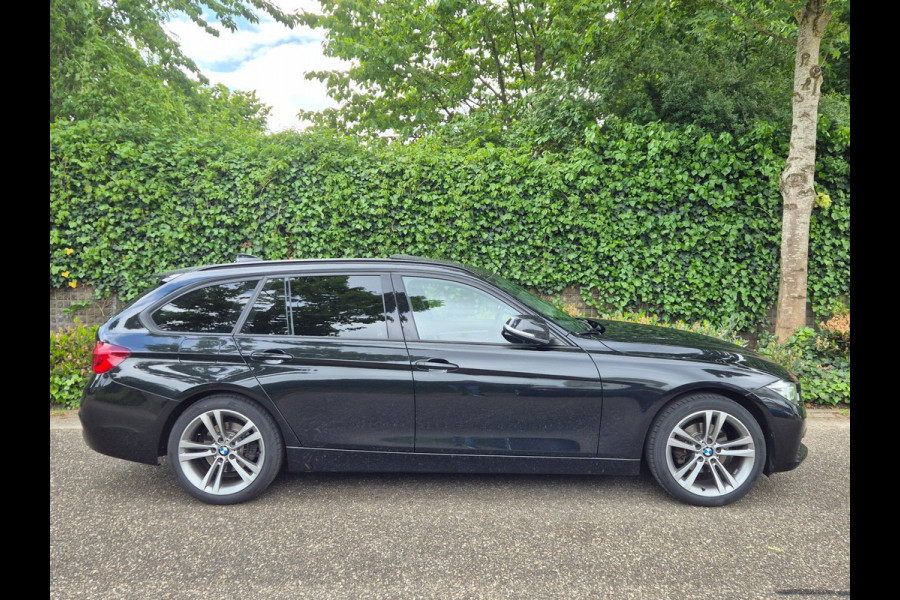 BMW 3 Serie Touring F31 Elk. Trekhaak Panorama Apple CarPlay Navi GR NAP Rijklaar GARANTIE