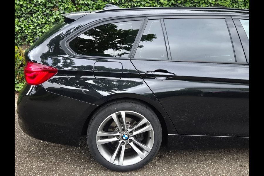 BMW 3 Serie Touring F31 Elk. Trekhaak Panorama Apple CarPlay Navi GR NAP Rijklaar GARANTIE