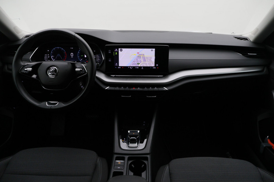 Škoda Octavia Combi 1.5 e-TSI Business Edition Virtual Cockpit, Apple Carplay, Cruise, LED, Climate, Trekhaak, 17''
