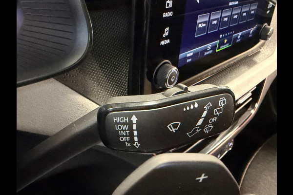 Škoda Kamiq 1.0 TSI Business Edition DSG CAMERA CARPLAY CLIMATE CRUISE CONTROL PDC