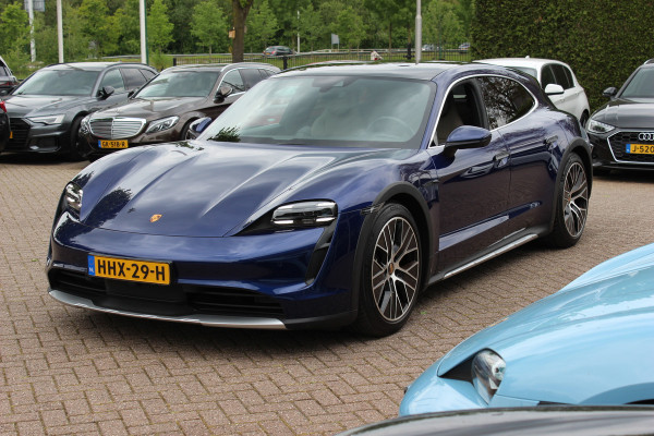 Porsche Taycan Cross Turismo 93 kWh / SoH 93,7% / Panoramadak / 360Camera / Luchtvering / Sportchrono / 20'' / Warmtepomp / Stoelverwarming 4x / DAB / CarPlay / Cruise Control
