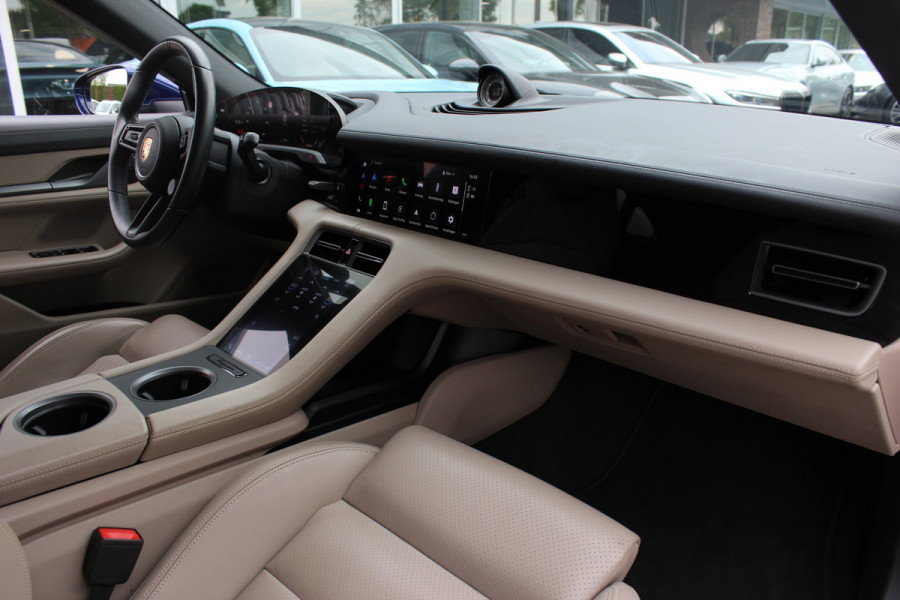 Porsche Taycan Cross Turismo 93 kWh / SoH 93,7% / Panoramadak / 360Camera / Luchtvering / Sportchrono / 20'' / Warmtepomp / Stoelverwarming 4x / DAB / CarPlay / Cruise Control