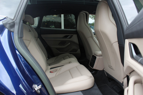 Porsche Taycan Cross Turismo 93 kWh / SoH 93,7% / Panoramadak / 360Camera / Luchtvering / Sportchrono / 20'' / Warmtepomp / Stoelverwarming 4x / DAB / CarPlay / Cruise Control