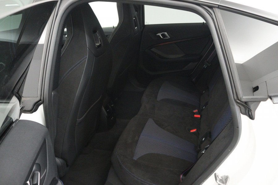 BMW 2 Serie Gran Coupé 218i Executive Edition (PANORAMADAK, STOELVERWARMING, STUURVERWARMING, NAVIGATIE, DEALER ONDERHOUDEN)