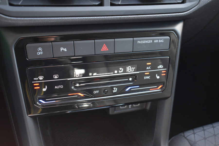 Volkswagen T-Cross 1.0 TSI Life Navigatie Stoelverwarming Carplay Automaat