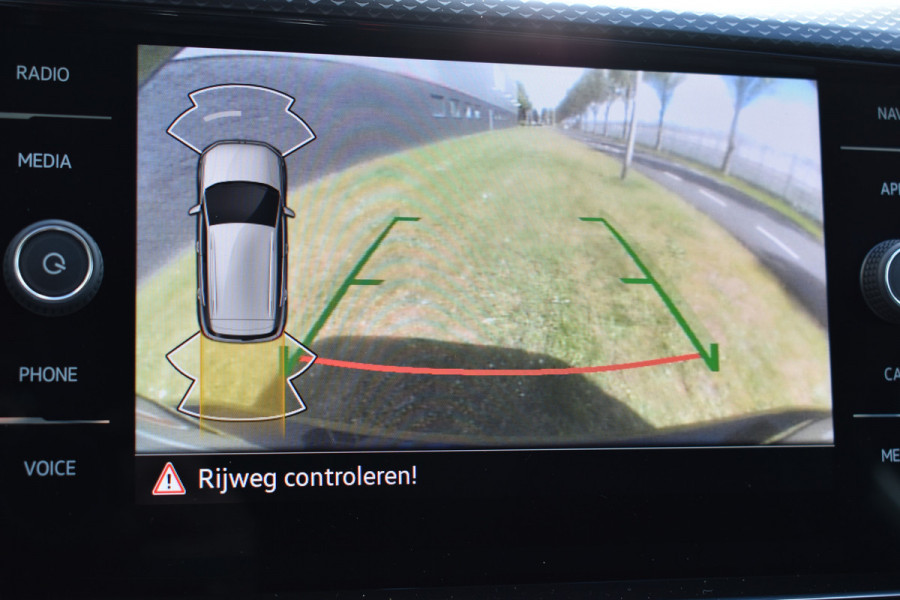 Volkswagen T-Cross 1.0 TSI Life Navigatie Stoelverwarming Carplay Automaat
