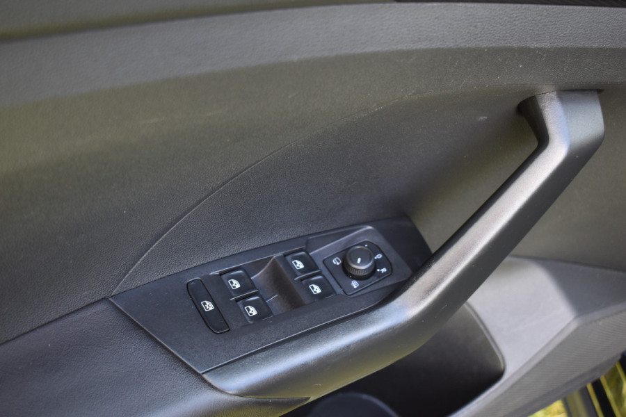 Volkswagen T-Cross 1.0 TSI Life Navigatie Stoelverwarming Carplay Automaat