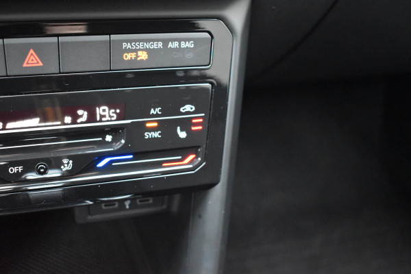 Volkswagen T-Cross 1.0 TSI Life Navigatie Stoelverwarming Carplay Automaat