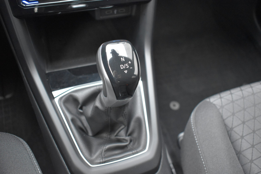Volkswagen T-Cross 1.0 TSI Life Navigatie Stoelverwarming Carplay Automaat