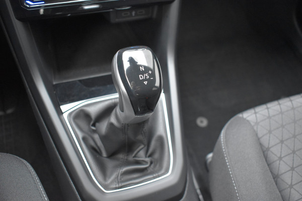Volkswagen T-Cross 1.0 TSI Life Navigatie Stoelverwarming Carplay Automaat