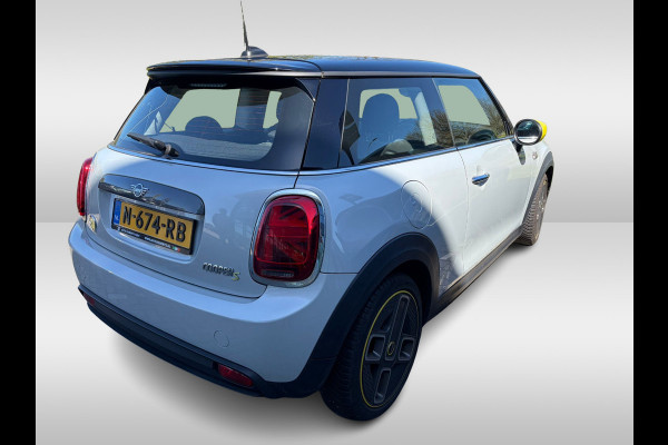MINI Mini Electric Basic 33 kWh / CarPlay / Parkeerhulp V+A / 17'' / Virtual Cockpit / DAB / Cruise Control