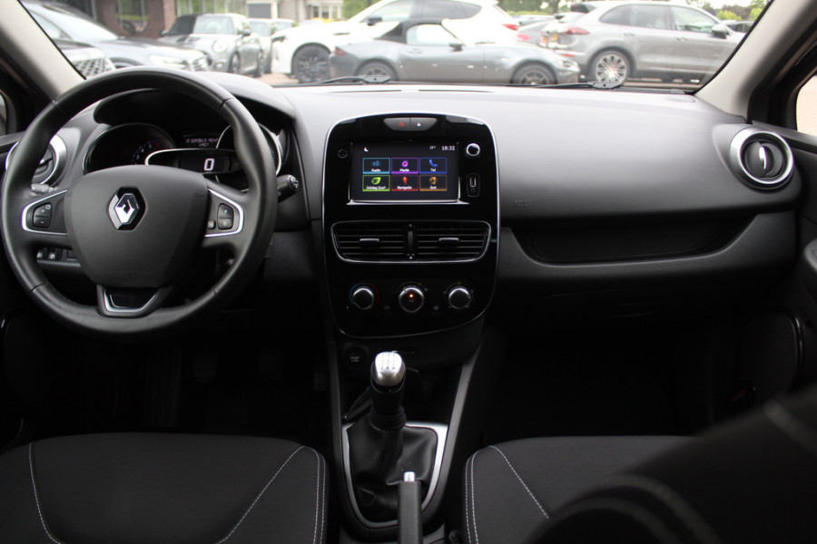 Renault Clio Estate 0.9 TCe Limited / Trekhaak / Navigatie / Parkeerhulp achter / 16'' / DAB / Cruise Control