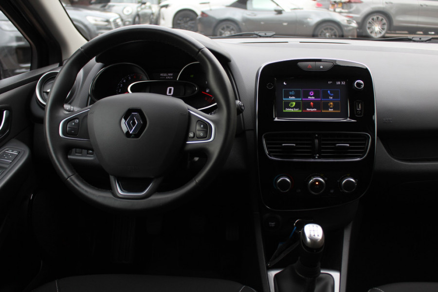 Renault Clio Estate 0.9 TCe Limited / Trekhaak / Navigatie / Parkeerhulp achter / 16'' / DAB / Cruise Control