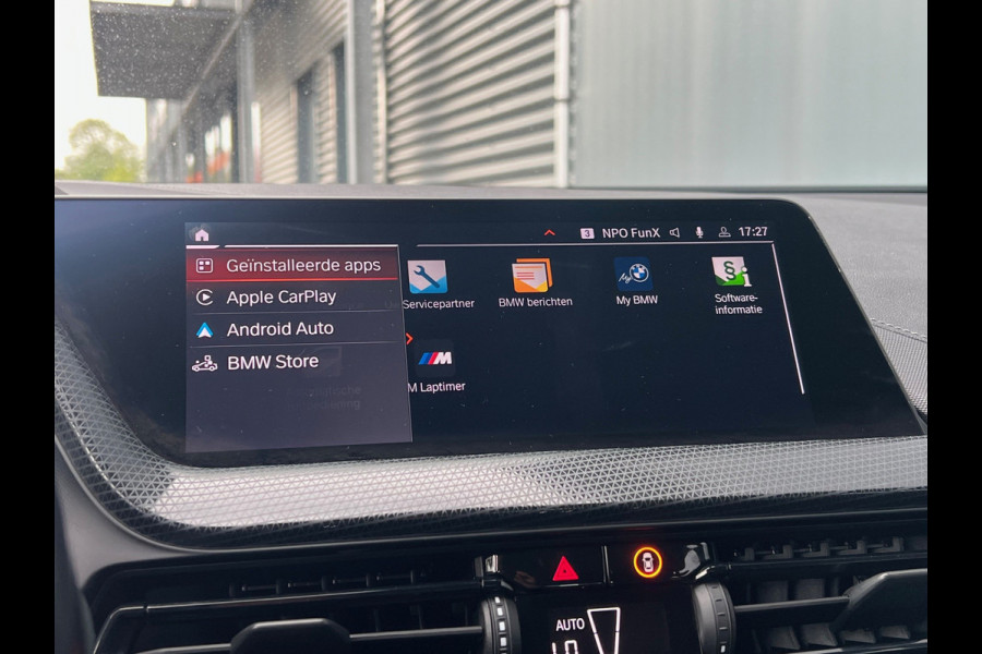 BMW 1-serie BWJ 2021 | 118i 136PK High Ex AUTOMAAT | SPORTSTOELEN | CLIMA | NAVI | CARPLAY | PDC 2X | LEDER/STOF | 18'' LMV