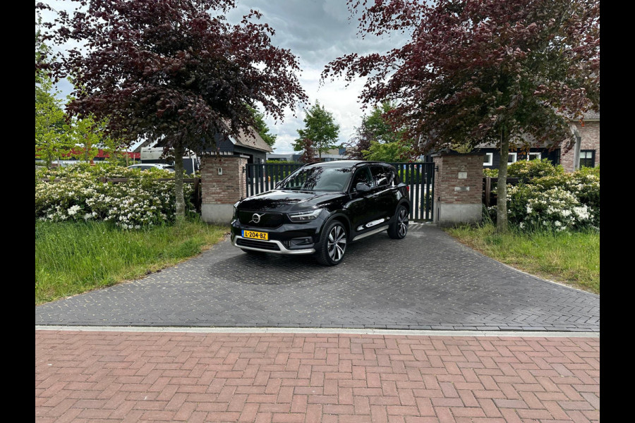 Volvo XC40 Recharge P8 AWD R-Design 408 PK | Panoramadak | Camera | Warmtepomp | NL-Auto |