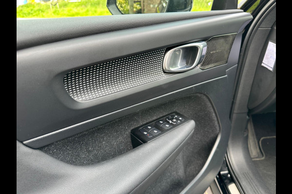 Volvo XC40 Recharge P8 AWD R-Design 408 PK | Panoramadak | Camera | Warmtepomp | NL-Auto |