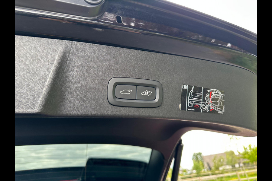 Volvo XC40 Recharge P8 AWD R-Design 408 PK | Panoramadak | Camera | Warmtepomp | NL-Auto |