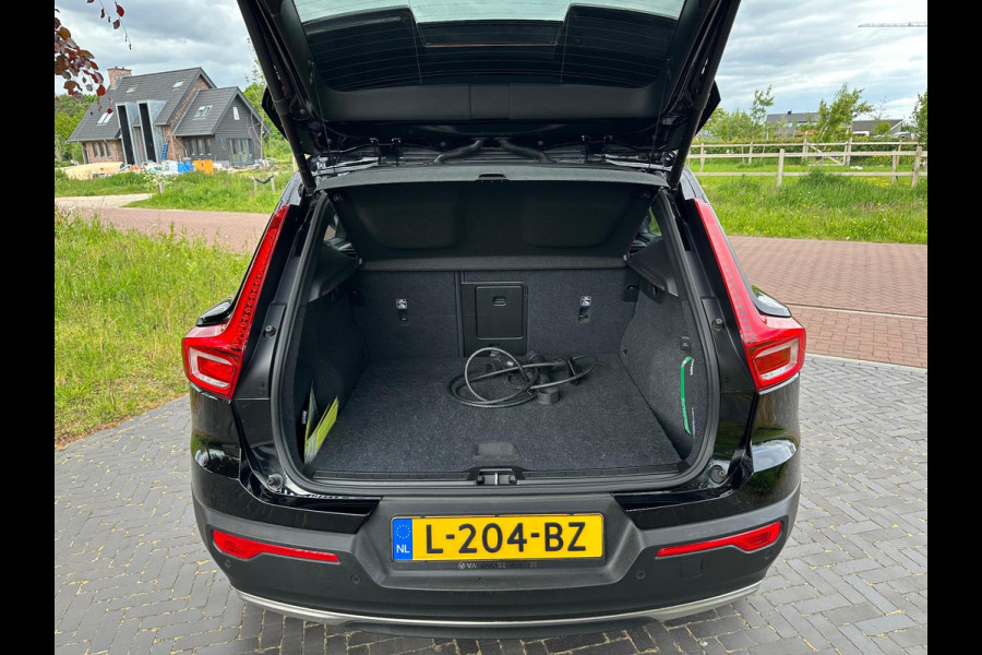 Volvo XC40 Recharge P8 AWD R-Design 408 PK | Panoramadak | Camera | Warmtepomp | NL-Auto |