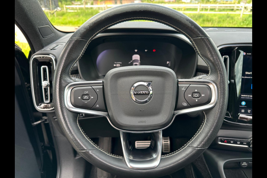 Volvo XC40 Recharge P8 AWD R-Design 408 PK | Panoramadak | Camera | Warmtepomp | NL-Auto |
