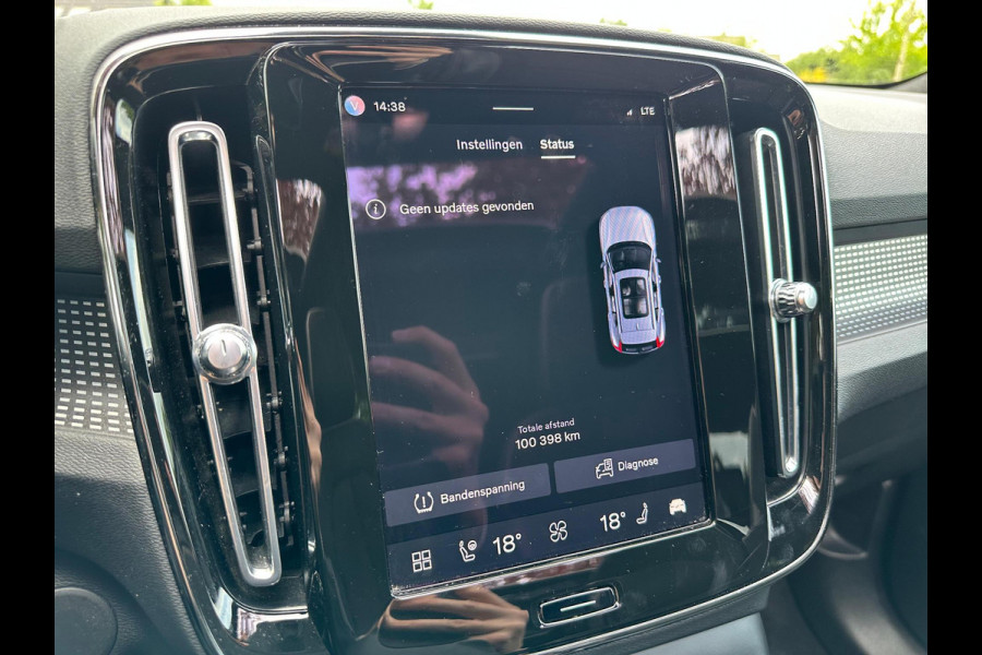 Volvo XC40 Recharge P8 AWD R-Design 408 PK | Panoramadak | Camera | Warmtepomp | NL-Auto |