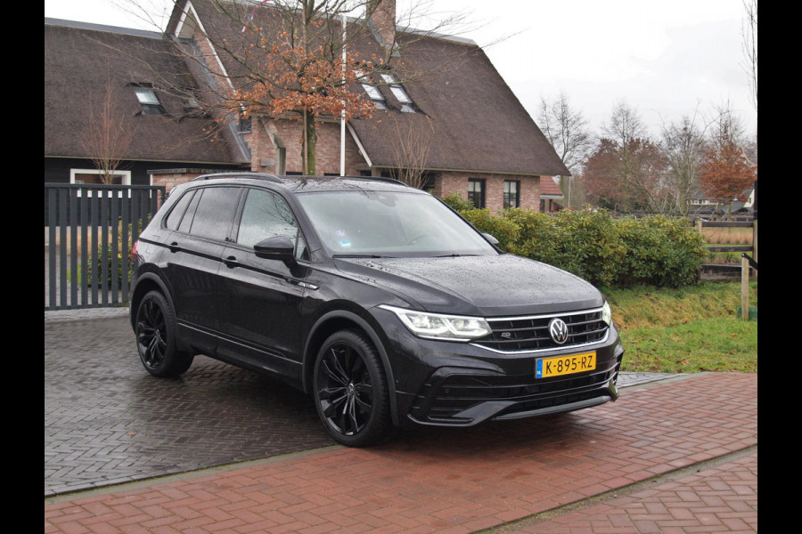 Volkswagen Tiguan 1.5 TSI R-Line Business+ | Black Style | Sfeerverlichting | Leer | Virtual Cockpit | Apple Carplay | NL-Auto |