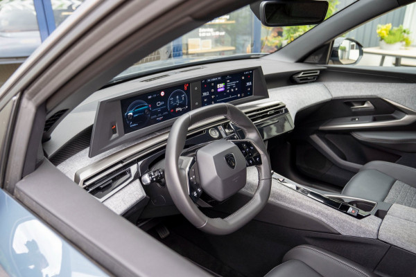 Peugeot 3008 1.2 Hybrid 136 Allure|Prijs rijklaar incl. 12 mnd garantie| Camera Carplay DAB parkeersensoren achter LMV LED