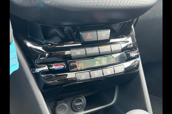 Peugeot 2008 BWJ 2018 | 1.2PT 111PK Allure AUTOMAAT | TREKHAAK | PANO DAK | CLIMA | NAVI | CAMERA A | LEDER/STOF | CARPLAY |