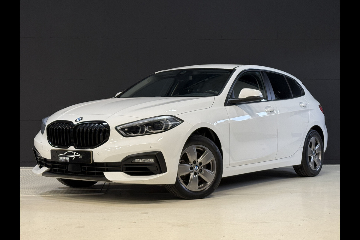 BMW 1-serie 116i Business Edition | Zwarte grill | Apple Carplay | DAB+ | PDC V+A