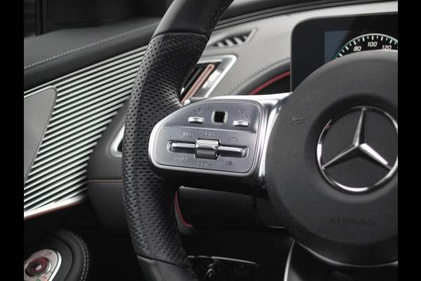 Mercedes-Benz EQC 400 4MATIC Business Solution AMG 80 kWh | SOH 95% | Panoramadak | Trekhaak | Sfeerverlichting | Camera |