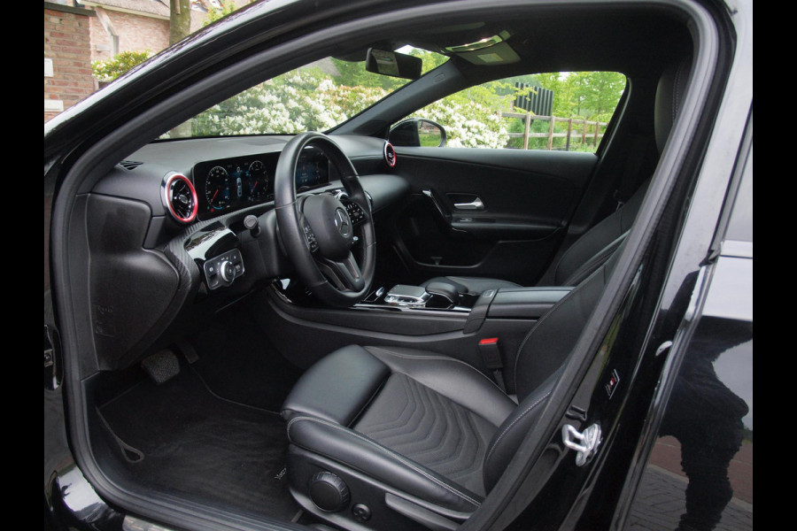 Mercedes-Benz A-Klasse 200 Launch Edition | Camera | Trekhaak | Automaat | Apple Carplay | Virtual Cockpit |