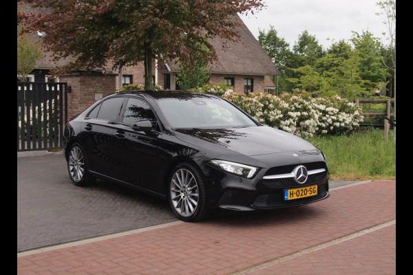 Mercedes-Benz A-Klasse 200 Launch Edition | Camera | Trekhaak | Automaat | Apple Carplay | Virtual Cockpit |