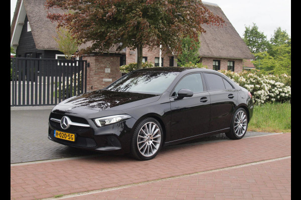 Mercedes-Benz A-Klasse 200 Launch Edition | Camera | Trekhaak | Automaat | Apple Carplay | Virtual Cockpit |