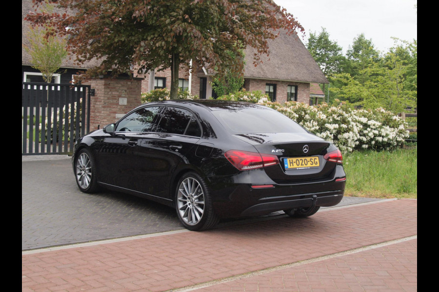 Mercedes-Benz A-Klasse 200 Launch Edition | Camera | Trekhaak | Automaat | Apple Carplay | Virtual Cockpit |